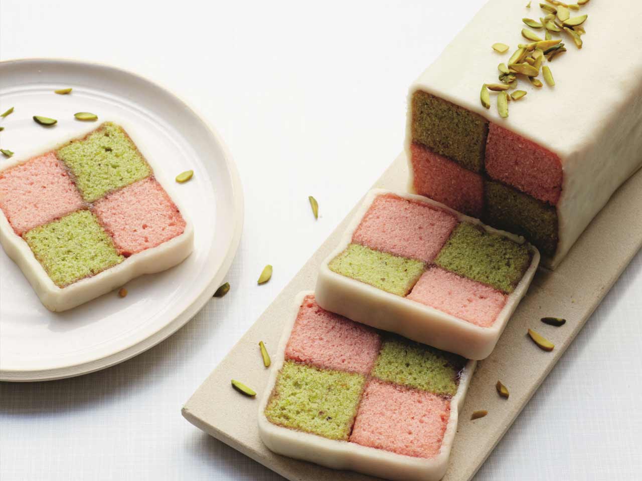 Rose and pistachio Battenberg cake - Saga