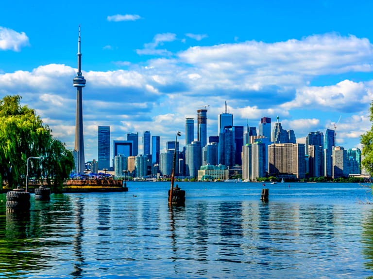 Canada: the history and must see sights of Toronto - Saga