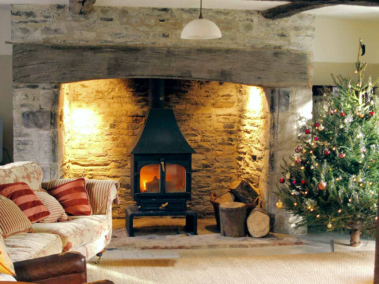 Festive Holiday Cottages To Unwind In This Christmas Saga