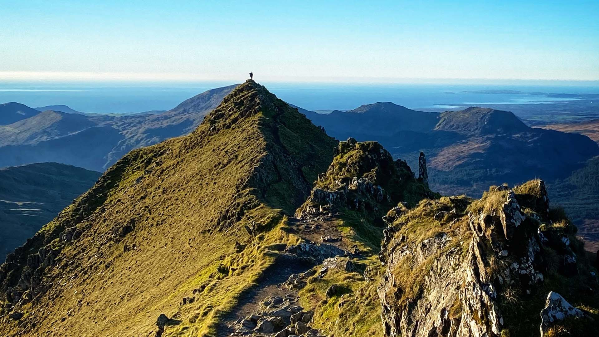 A stunning view of mountainous scenery