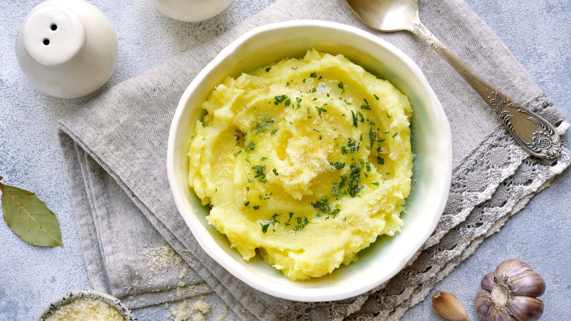 Mashed potatoes in a bowl