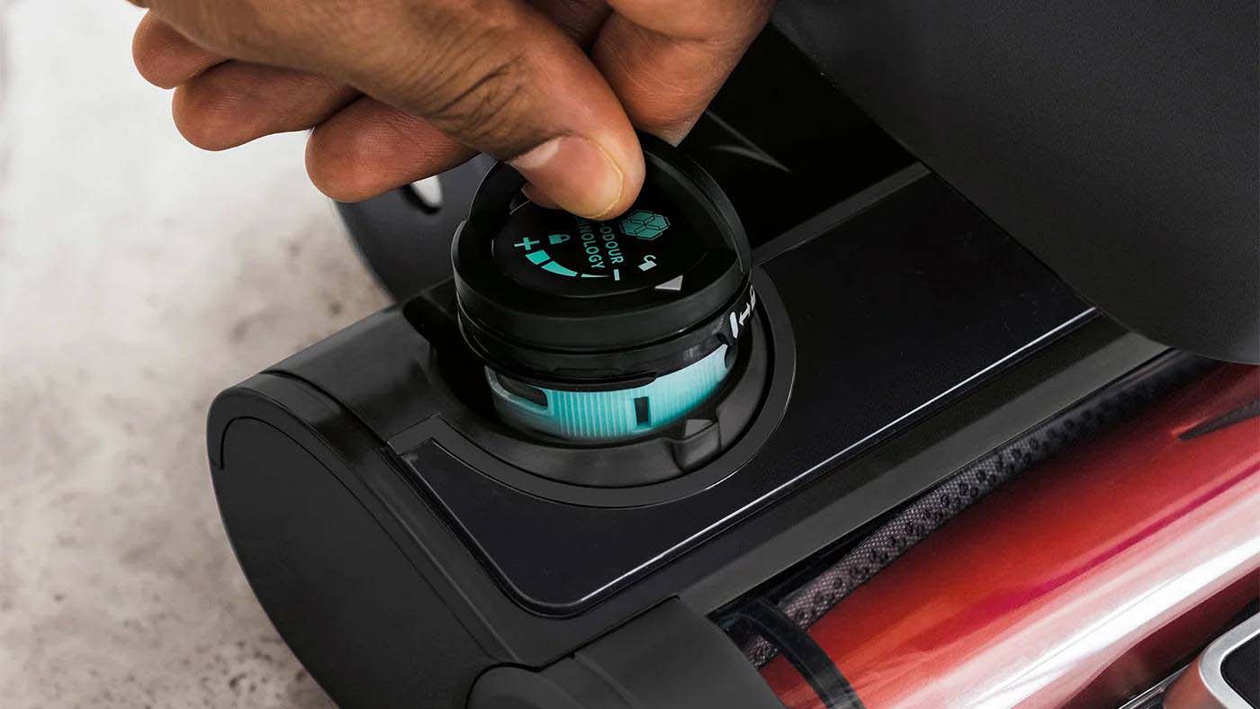 Special cartridges can be added to the Shark Stratos cleaner to help neutralise lurking pet smells