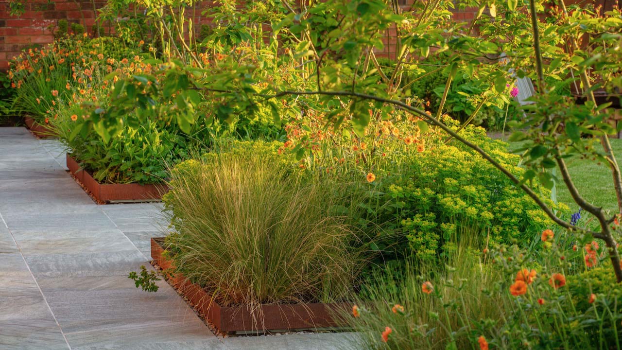 Please refer to the library.
www.clivenichols.com