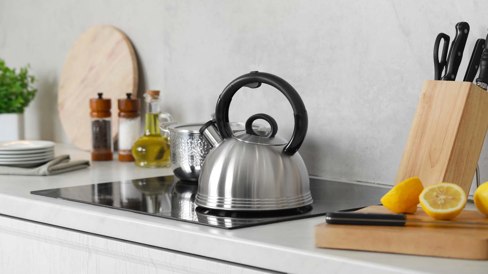 lemon sliced and ready to use in a kettle 