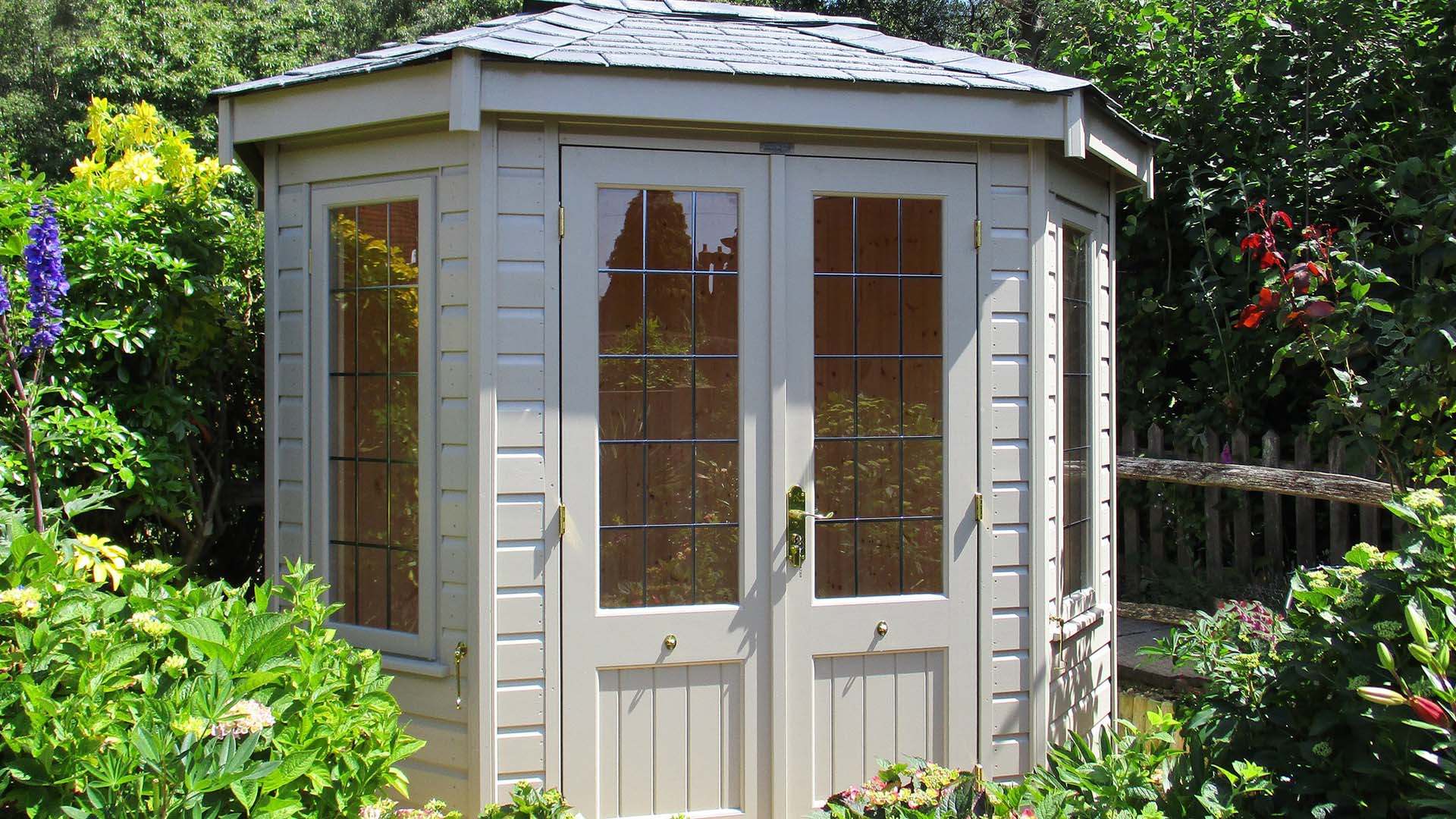 An octagonal garden house 