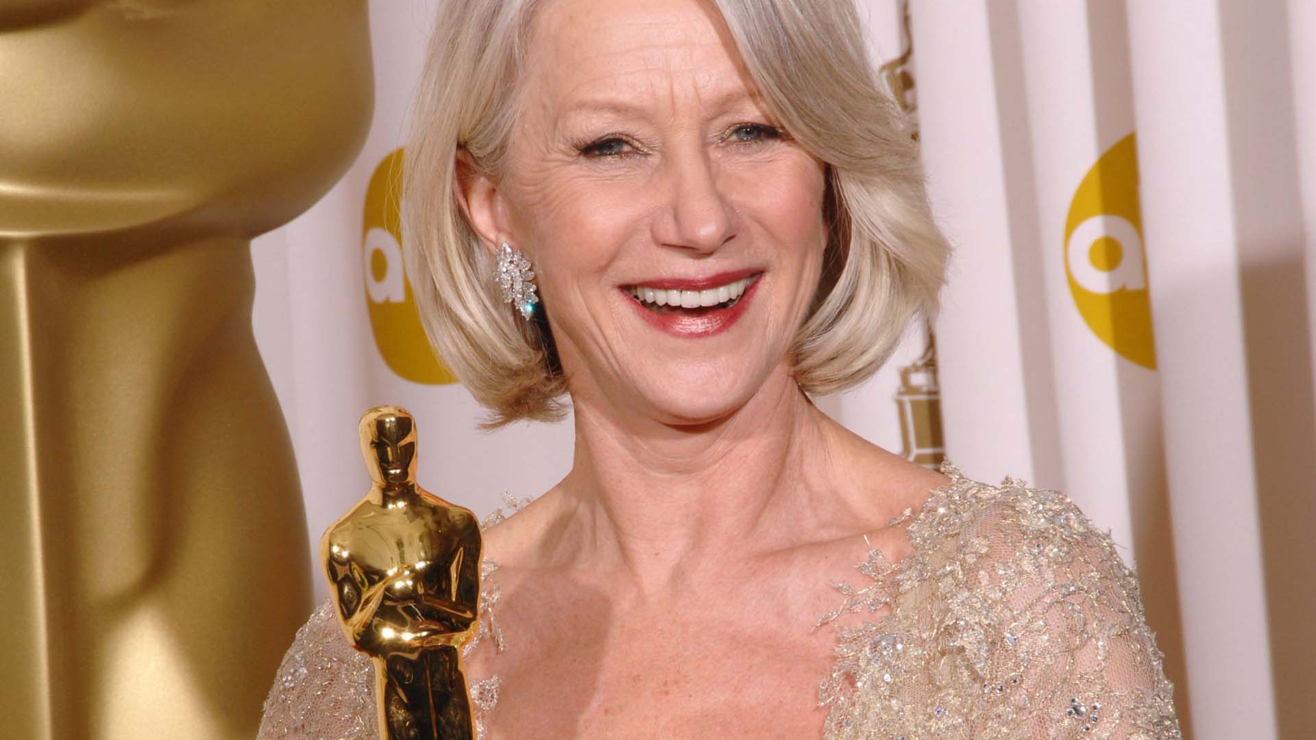 Helen Mirren with her Academy Award for The Queen in 2007