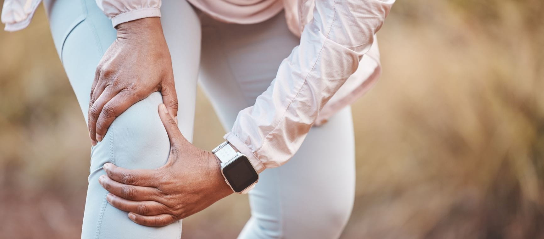 Hands holding the knee