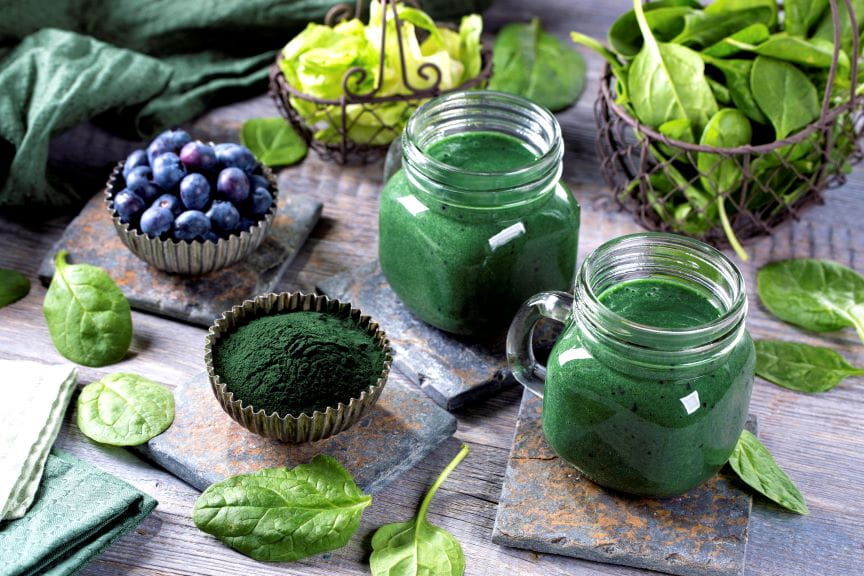 Green smoothie with spirulina, spinach and blueberries