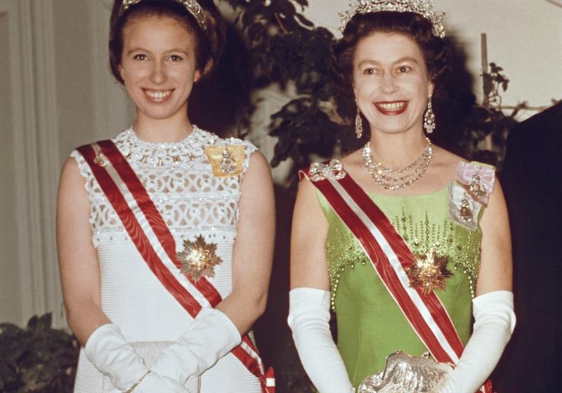 A young Princess Anne and Queen Elizabeth 