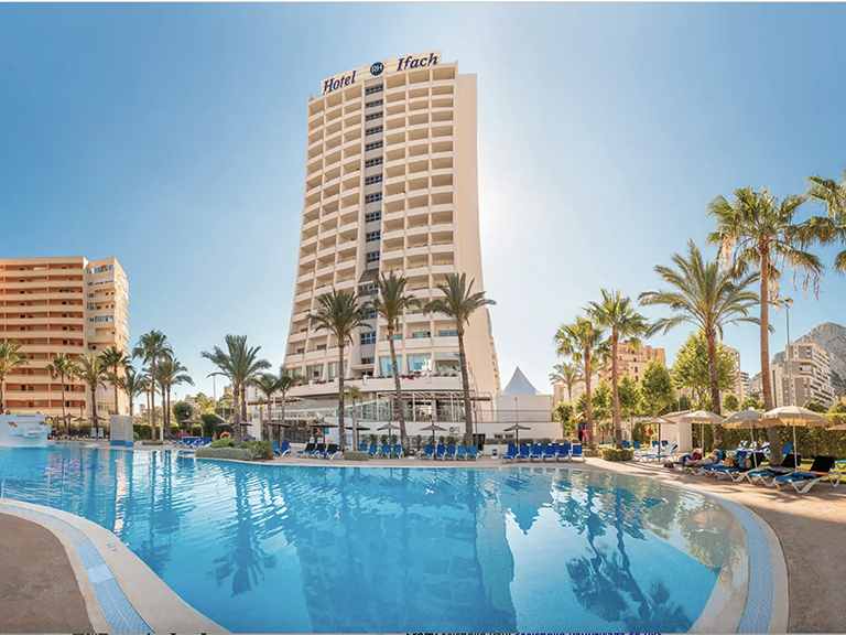 The exterior of the Hotel RH Ifach in Calpe with blue skies behind