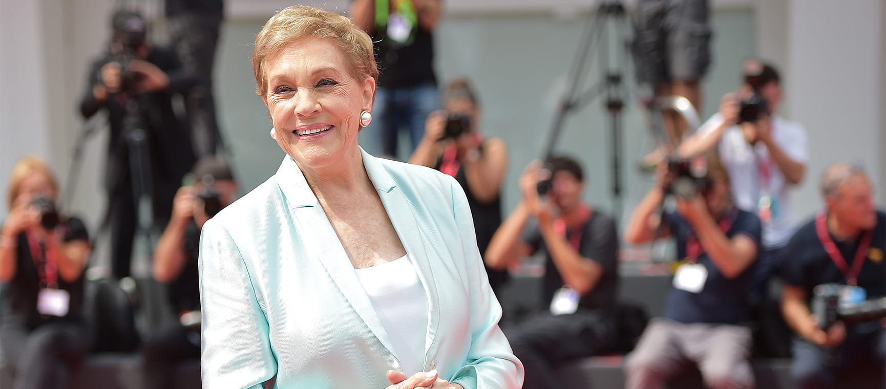 Julie Andrews smiling on the red carpet 