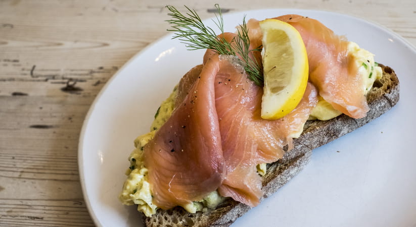 Smoked salmon on toast with a slice of lemon
