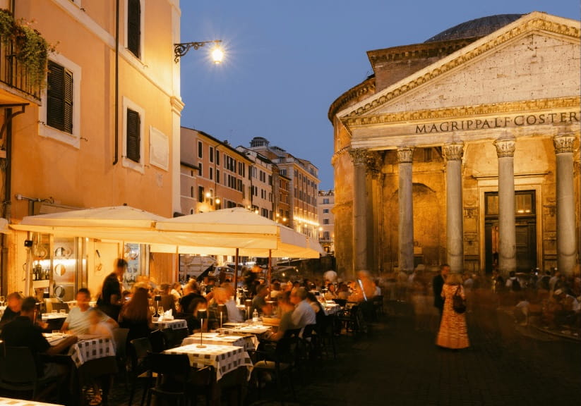 Outdoor restaurants in Rome