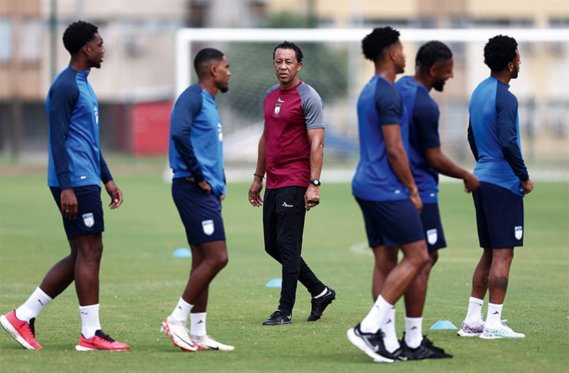 Cape Verde coach Bubista with players