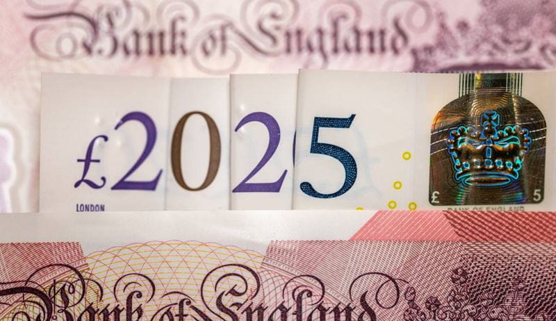 UK banknotes arranged in date 2025,