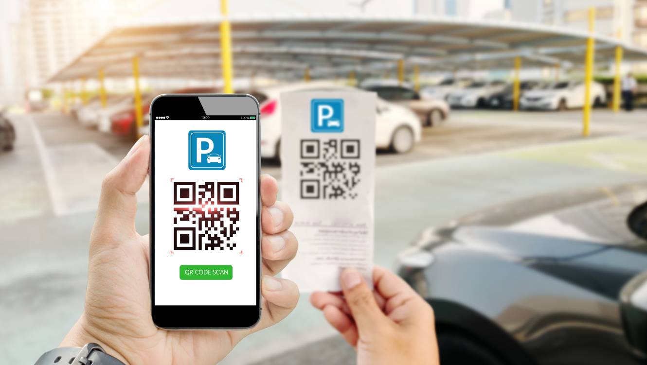 person hold a phone scanning a QR code